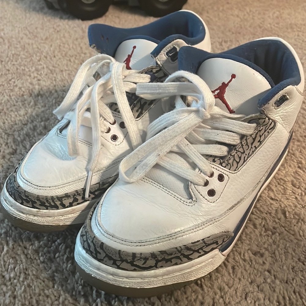 Air Jordan retro 3 size 7Y